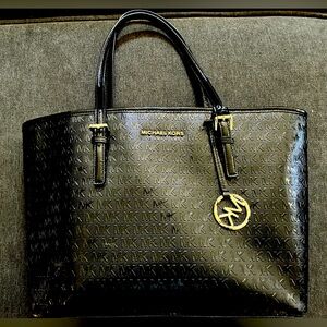 Like New! Beautiful black MK hand bag! Perfect condition, no damage!